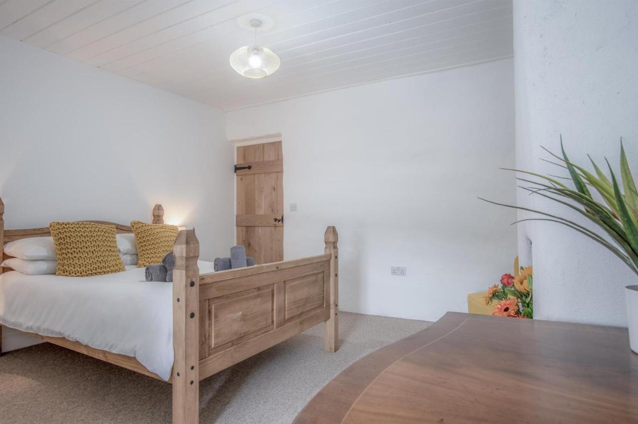 Brook Cottage - 2 Bedroom Cottage - Dale Esterno foto