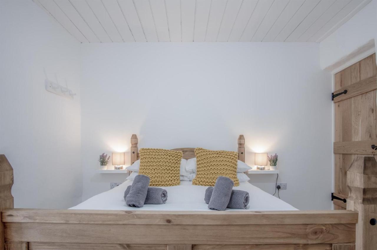 Brook Cottage - 2 Bedroom Cottage - Dale Esterno foto