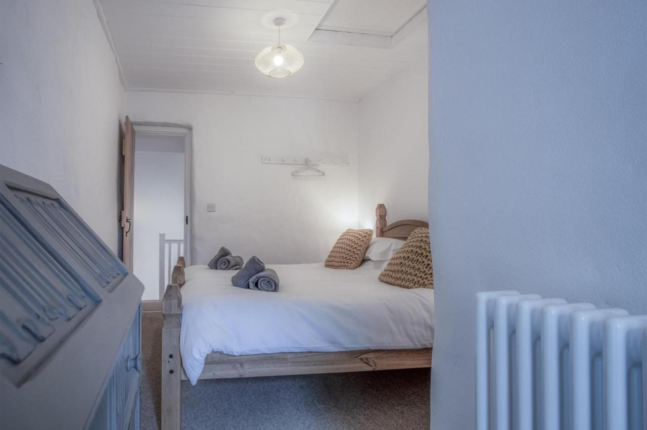 Brook Cottage - 2 Bedroom Cottage - Dale Esterno foto